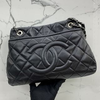 SOLD) Chanel Key Pouch Holder Navy Blue LGHW #24, Luxury, Bags & Wallets on  Carousell