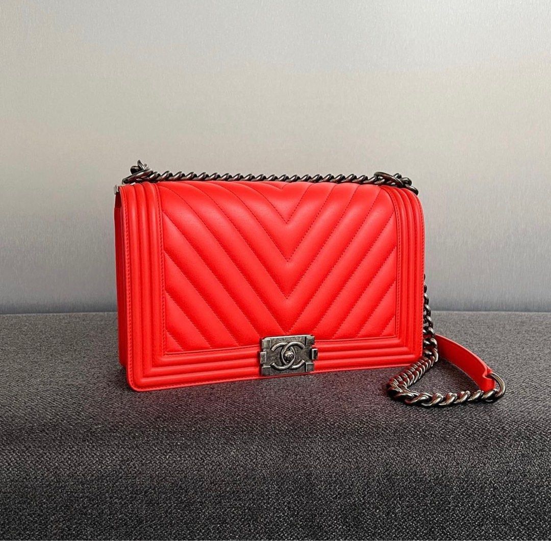 Chanel Le Boy New medium Chevron calfskin Coral Rhw