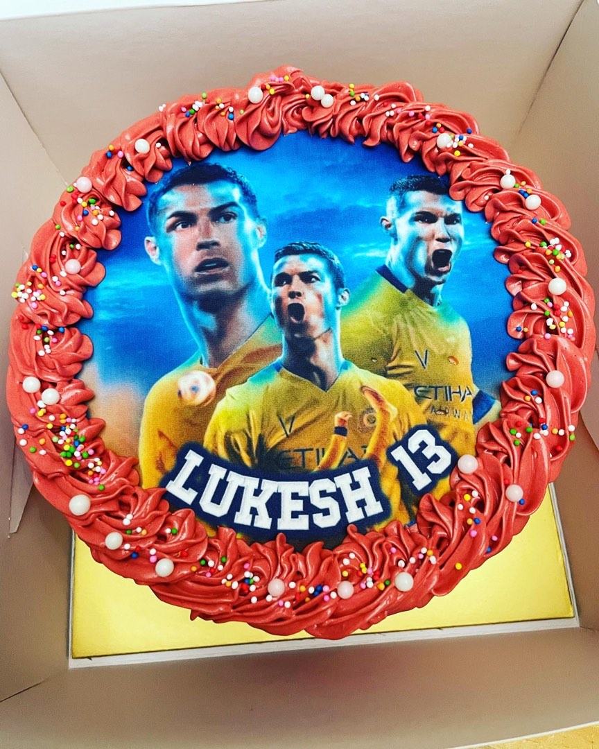 Soccer themed birthday cake starring Ronaldo and Juventus /  Ronaldo_Juventus cake Collection - YouTube