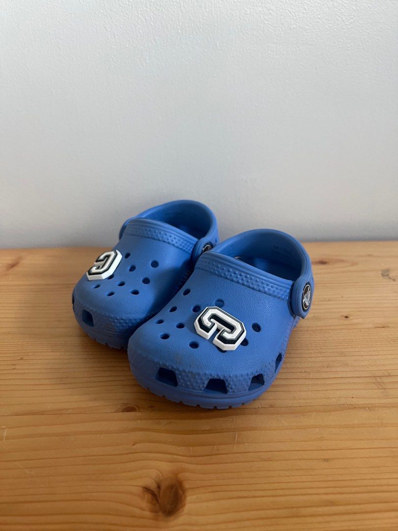 Crocs size 4c