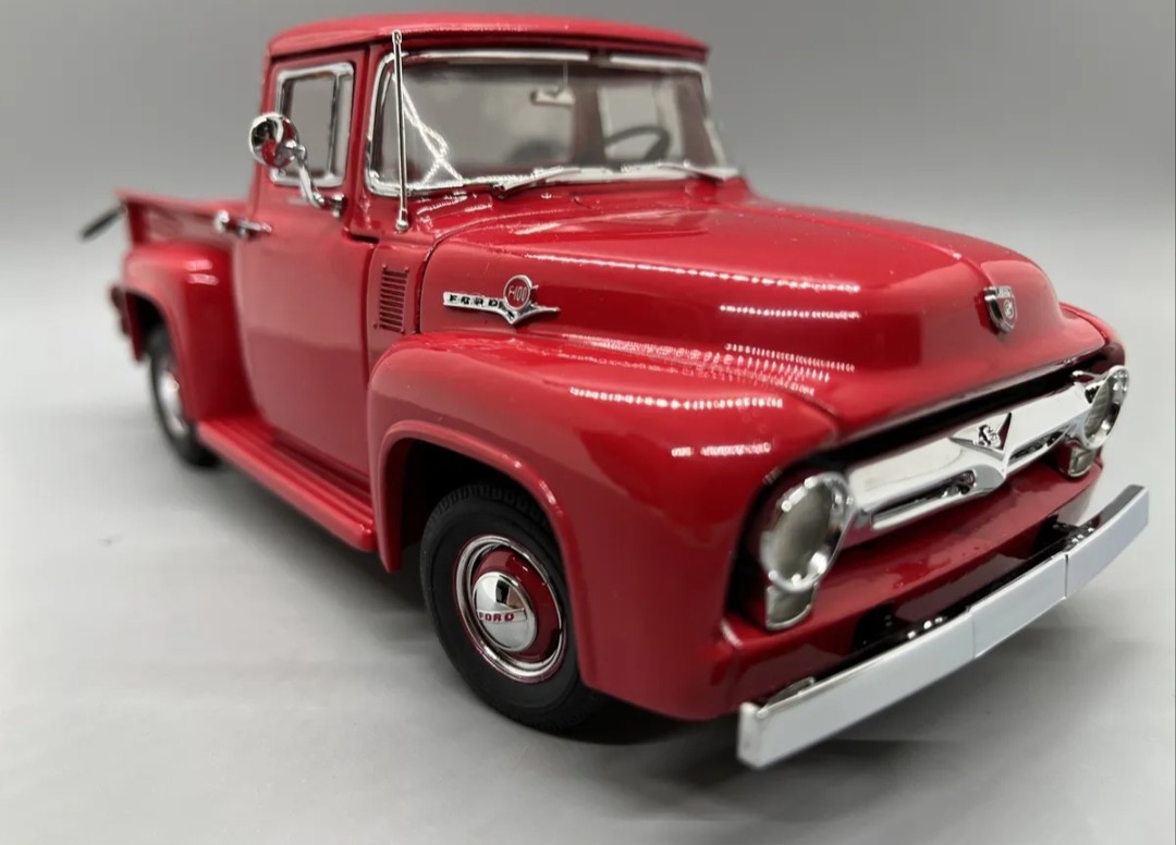 Danbury Mint 1956 Ford F-100 Pickup Truck 1/24 Scale Diecast & Box