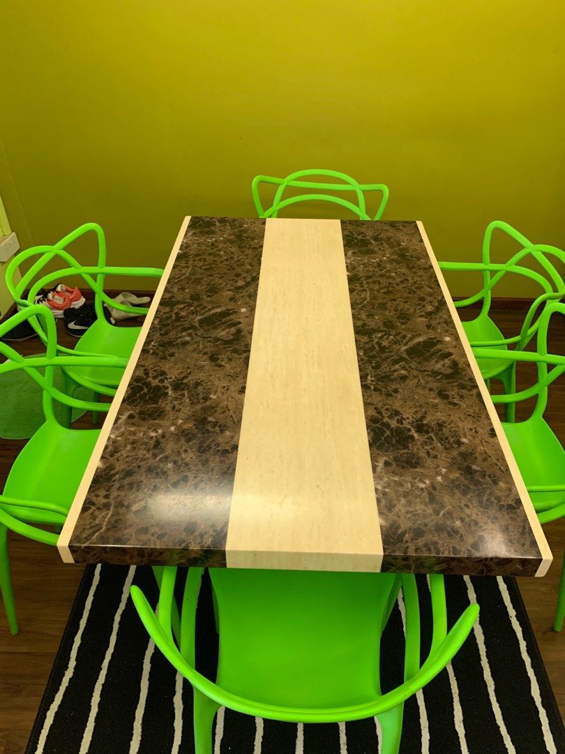 Dining Table (Category: Tables & Sets) located in Singapore. Submitted by bravestorm.310c46 (Listing ID 1262527553, Image 3). Description: .