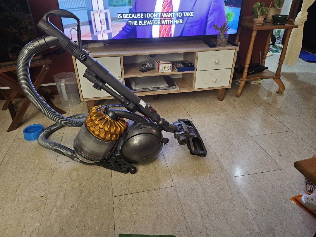 Dyson dc54 vacuum, TV & Home Appliances, Vacuum Cleaner & Housekeeping