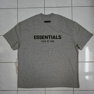 l v Black Embossed Debossed Logo T-Shirt Tee basic, Men's Fashion, Tops &  Sets, Tshirts & Polo Shirts on Carousell