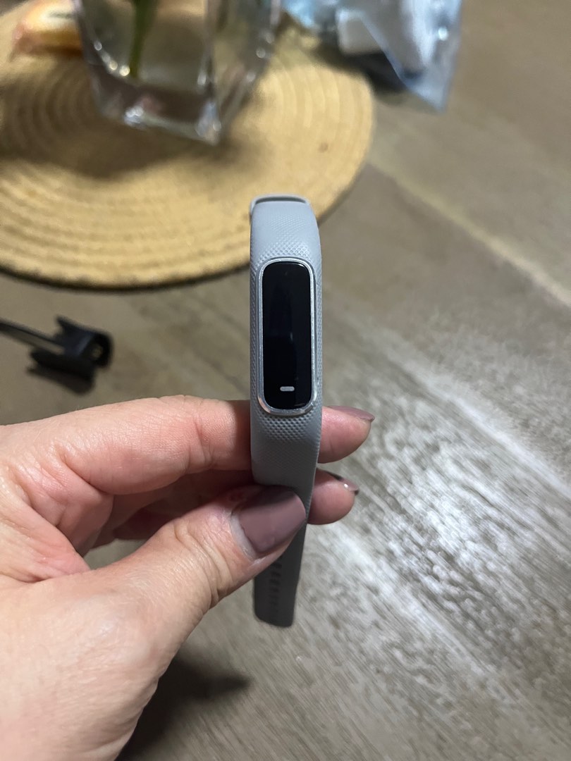 Garmin vivosmart hotsell 4 grey