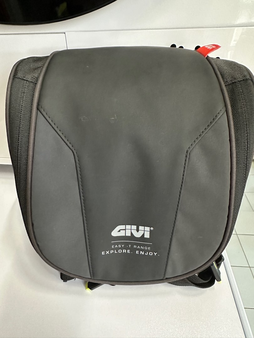Givi Tank Bag 5L with Quick Release Tank Lock, Motorcycles, Motorcycle