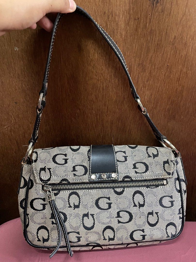 Guess Bag (Category: Shoulder Bags) located in Quezon City. Submitted by elleshops (Listing ID 1262544318, Image 2). Description: Original, money back guarantee if proven fake This is well used so there are flaws.