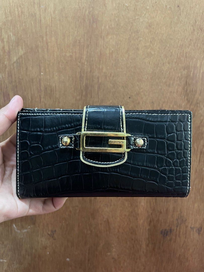 Guess Wallet (Category: Wallets & Card holders) located in Quezon City. Submitted by elleshops (Listing ID 1262543691, Image 1). Description: Still in good condition Original, money back guarantee if proven fake .