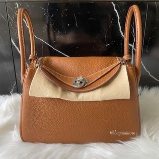 Hermes Etoupe Clemence Lindy 26 Gold Hardware Handbag Bag – MAISON de LUXE