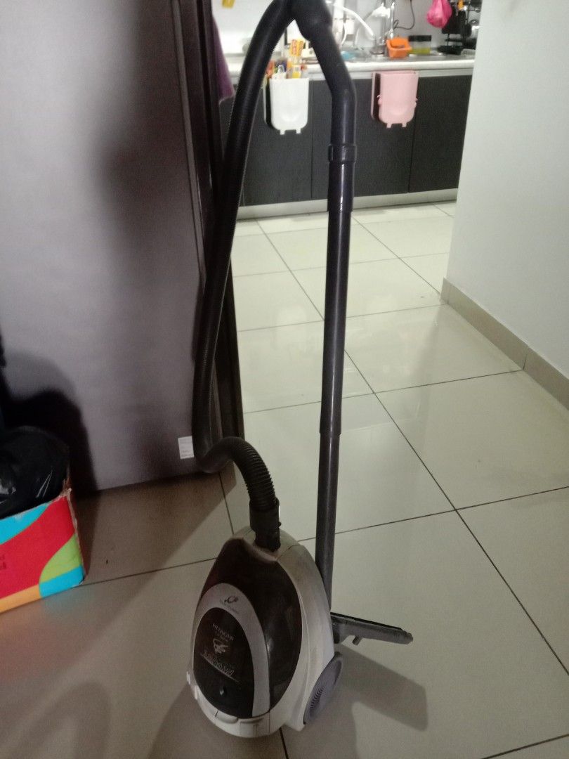 Hitachi vacuum cleaner ( Faulty unit), TV & Home Appliances, Vacuum