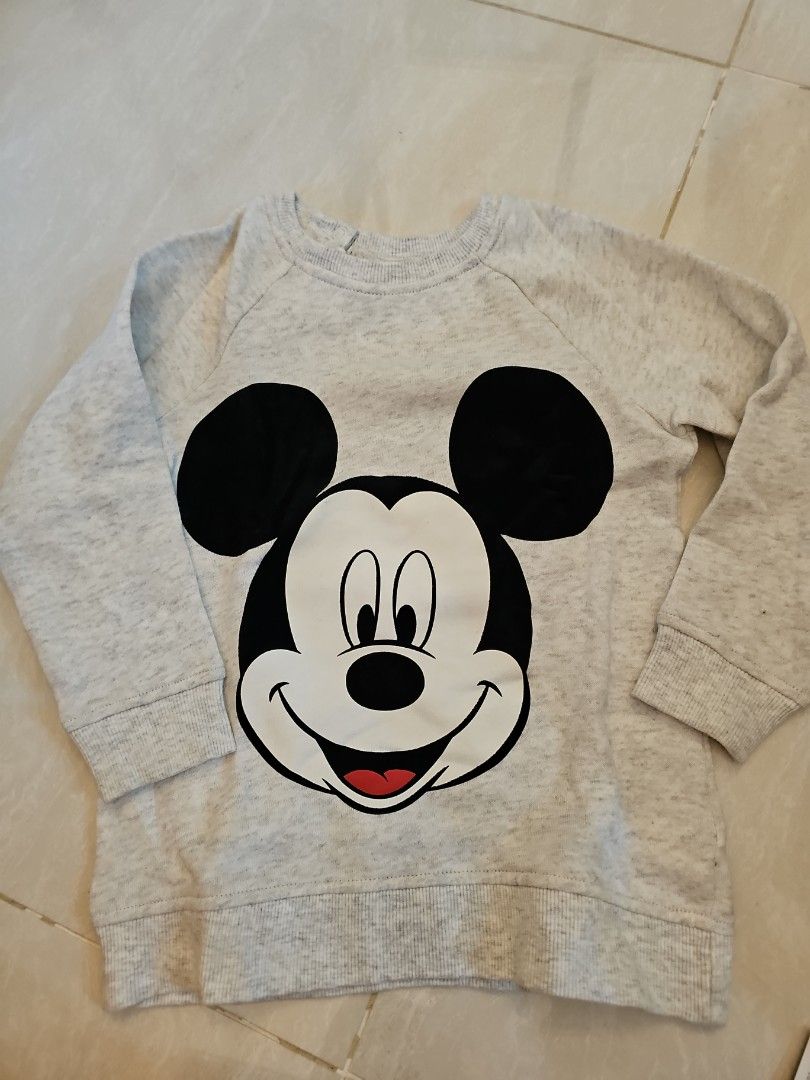 H&m hotsell disney sweater