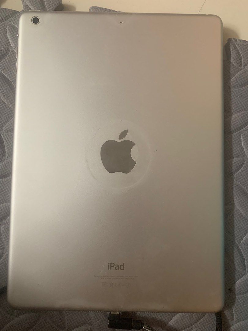 Ipad Air Gen 1 (Category: iPad) located in Mandaluyong City. Submitted by handed.down.shop (Listing ID 1262524091, Image 3). Description: Price negotiable. Personal use. Have Apple ID but will be reset upon purchase. Minir scratches but not noticeable..