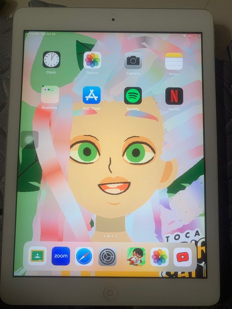 Ipad Air Gen 1 (Category: iPad) located in Mandaluyong City. Submitted by handed.down.shop (Listing ID 1262524091, Image 2). Description: Price negotiable. Personal use. Have Apple ID but will be reset upon purchase. Minir scratches but not noticeable..