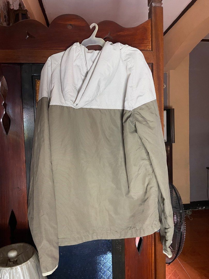 Jack&Jones Windbreaker (Category: Coats, Jackets and Outerwear) located in Caloocan City. Submitted by n0thingshere (Listing ID 1262515037, Image 3). Description: Jack&Jones Windbreaker Color: Combination of White and Green (Striped) Size: Medium Condition: Well Used Flaws: Signs of Use (e.g. paint chipping on the zipper) RFS: Barely used lately.