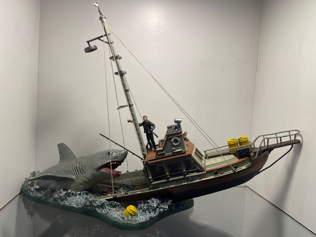 Mcfarlane jaws deluxe boxed set