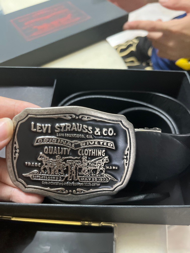 levis belt price