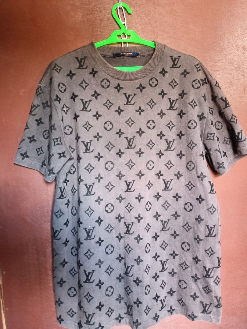 LOUIS VUITTON FLOATING LV T-SHIRT AUTHENTIC, Luxury, Apparel on Carousell