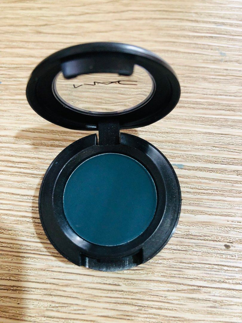 🇺🇸Mac Plumage Single Eyeshadow (Category: Makeup) located in Makati City. Submitted by blissfulfindsph (Listing ID 1262500956, Image 1). Description: Brandnew Original from 🇺🇸.