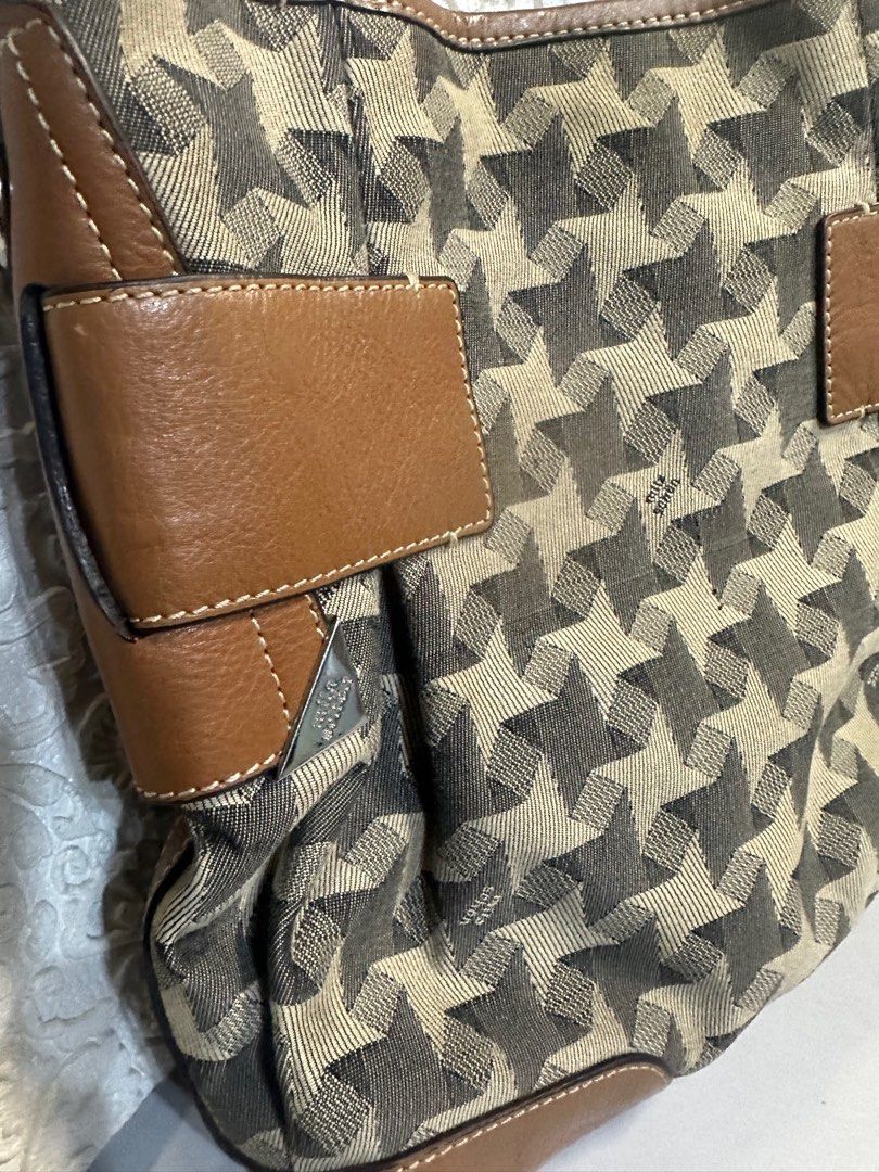 Mila Schon Bucket shoulder bag (Category: Luxury Bags & Wallets) located in Manila. Submitted by shopaholic_gurl (Listing ID 1262499472, Image 3). Description: Like new item Canvas printed bag Internal pockets Bucket style Silver hardware Sold as is.