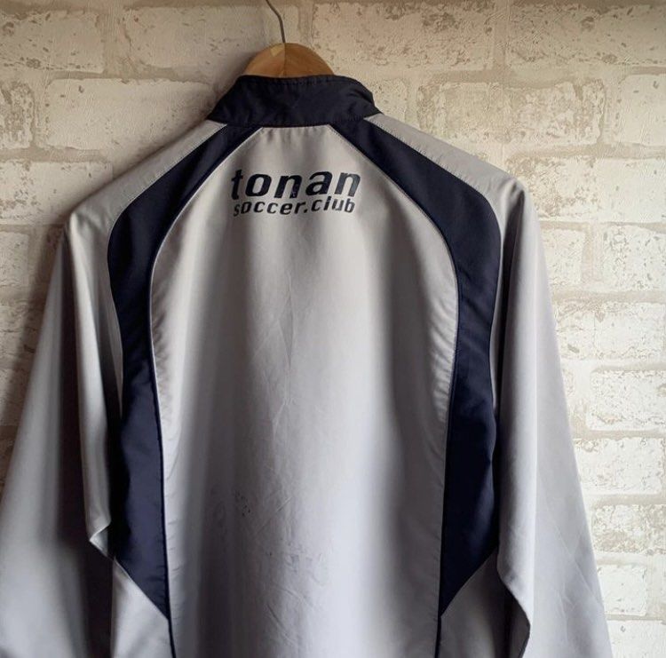 Mizuno Windbreaker Half-Zip Jacket - Unisex (Category: Coats, Jackets and Outerwear) located in Manila. Submitted by ezer07 (Listing ID 1257823163, Image 2). Description: L: 29 in W: 21 in Condition: 8/10 Php 750 Note: ✅Color may vary due to lighting ✅Comment Mine and send your order form ✅ Washed and Ready to wear Please note that this jacket is thrift unless otherwise stated brand new. Expect minimal flaws like loose threads, lints, stains, sig