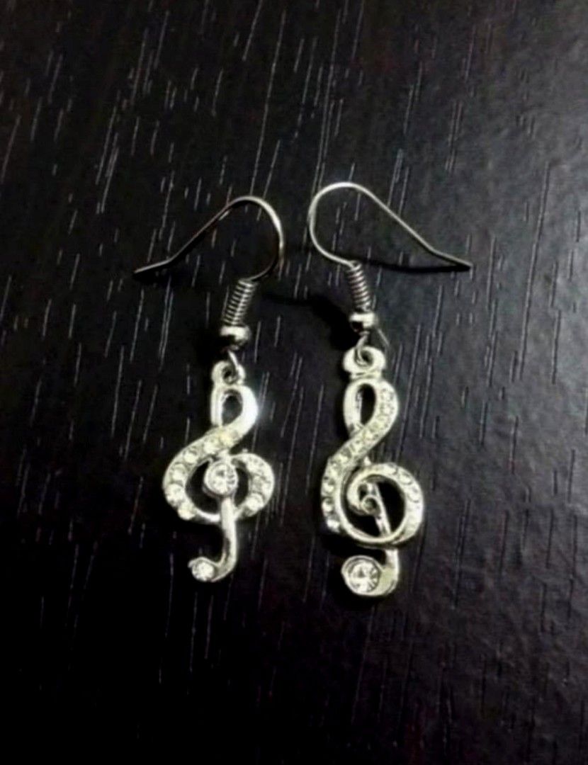 Music symbol earrings store