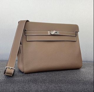 Shop HERMES Kelly depeches 36 touch briefcase (H078631CCAA) by 環-WA