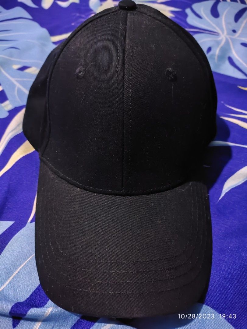 Nike, Anta, Penshoppe Caps etc. (Category: Caps & Hats) located in Quezon City. Submitted by declutteric (Listing ID 1262609763, Image 2). Description: 350-500 per cap Pm for more pics and details QC area Slightly negotiable.