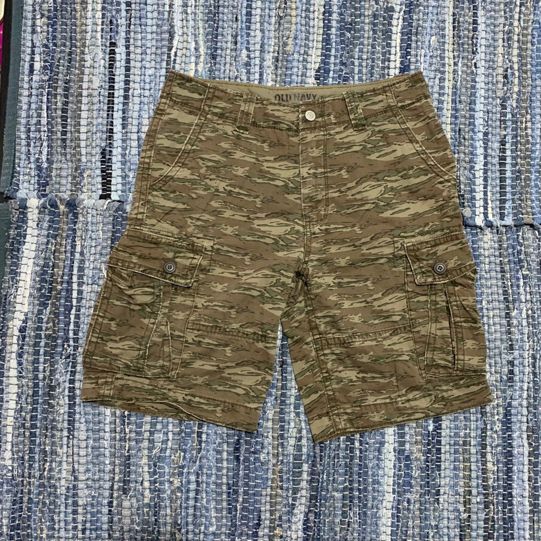 old navy camo short Luxury Apparel on Carousell