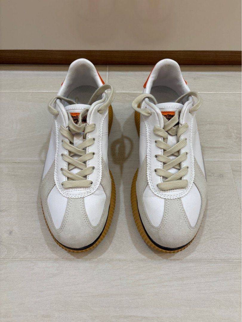 Onitsuka Tiger DELECITY white (Category: Sneakers) located in Singapore. Submitted by lynnsells (Listing ID 1262597478, Image 1). Description: Comes with box 2 colours of shoe lace: beige and black.
