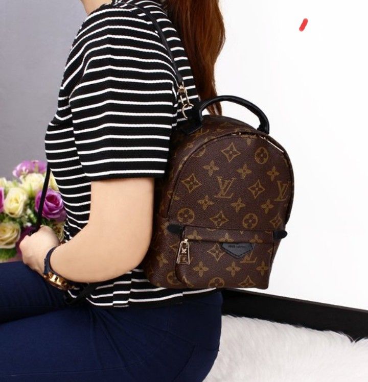 Ransel LV, Fesyen Wanita, Tas & Dompet di Carousell