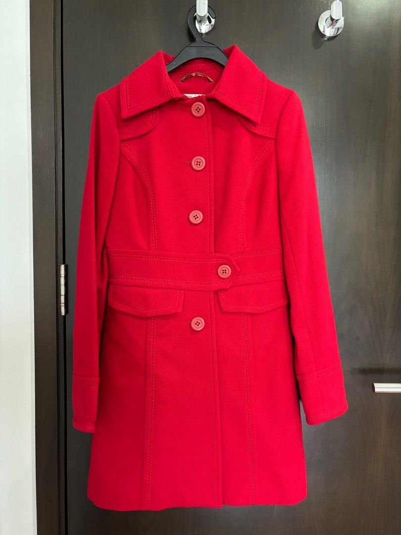 Pull and store bear red coat