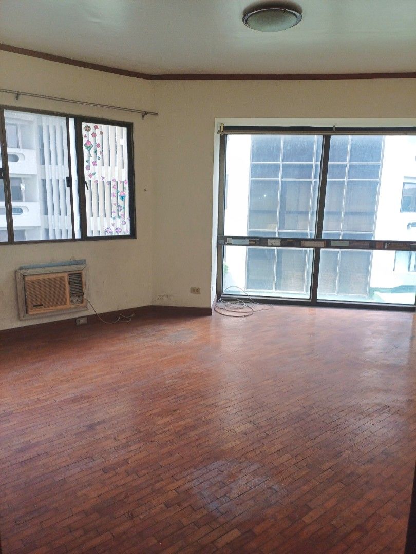 Ritz Towers (Category: Apartments & Condos) located in Makati City. Submitted by frankthepug (Listing ID 1262379346, Image 3). Description: 264sqm, unfurnished, 4 BR , 3 T&B, 1 maids room with CR, 1 parking, with balcony facing Urdaneta Village, 3rd floor apartment,....09178308844.