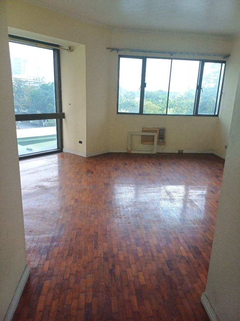 Ritz Towers (Category: Apartments & Condos) located in Makati City. Submitted by frankthepug (Listing ID 1262379346, Image 2). Description: 264sqm, unfurnished, 4 BR , 3 T&B, 1 maids room with CR, 1 parking, with balcony facing Urdaneta Village, 3rd floor apartment,....09178308844.