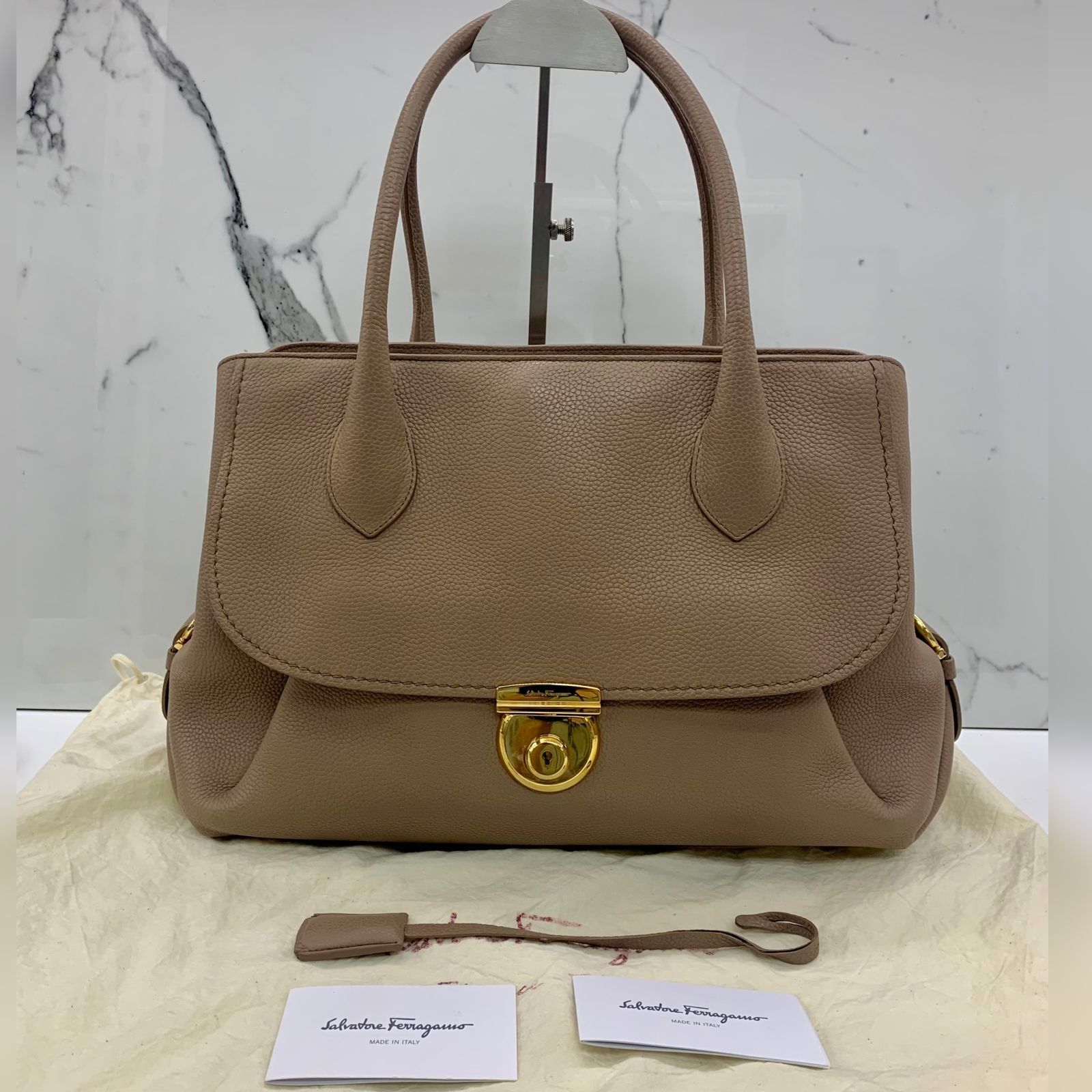 Salvatore ferragamo outlet beige bag