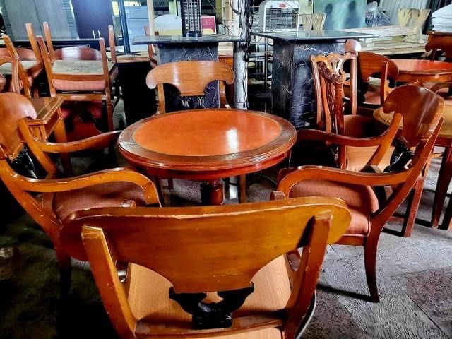 Second hand table and chair for hotel top