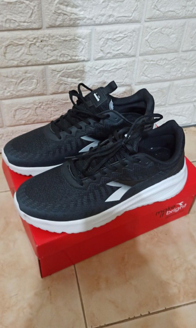 Sepatu diadora best sale
