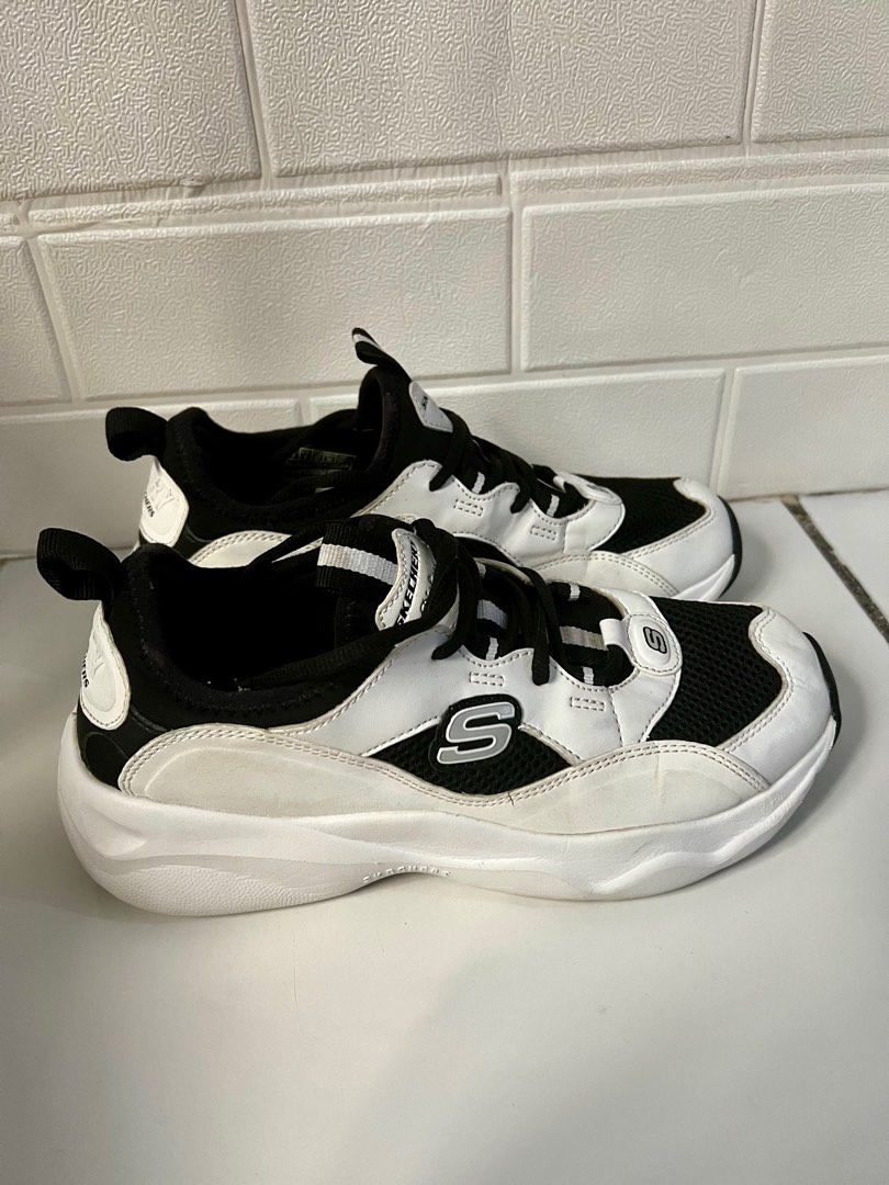 Sepatu sneakers skechers dlite