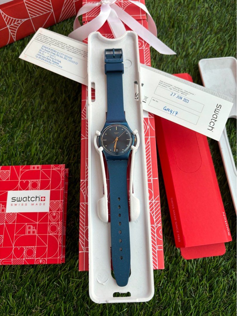 Swatch Pearlyblue GN417, Men's Fashion, Watches & Accessories