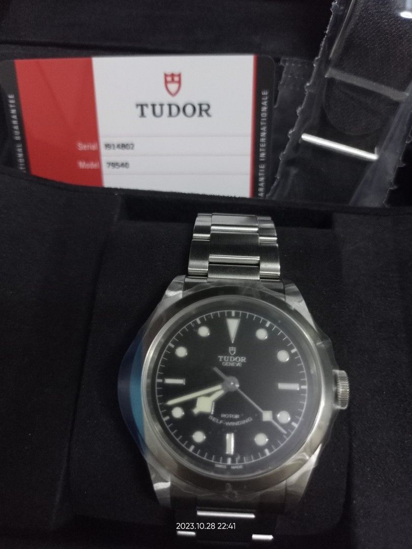 Tudor airasia top