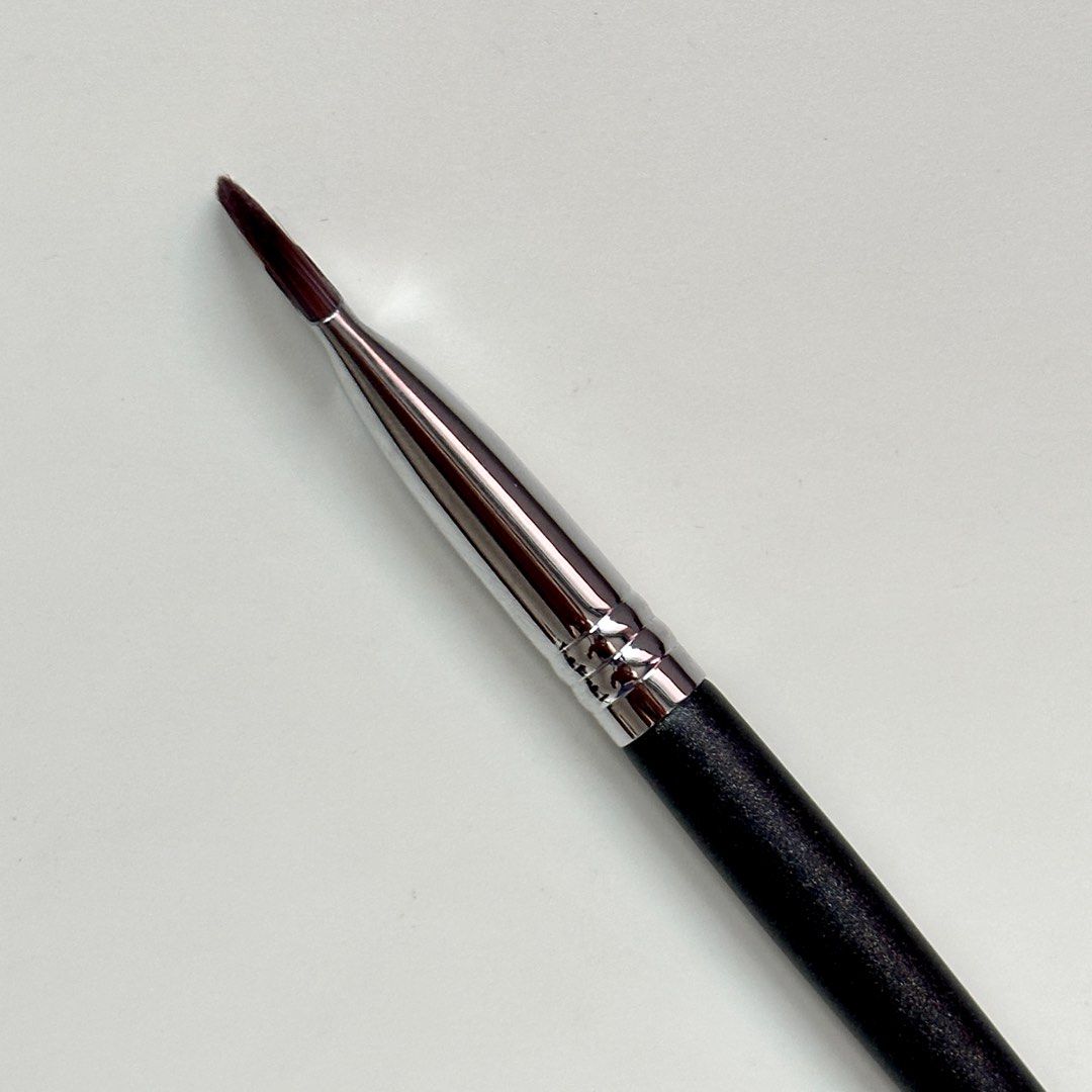 M443 - Pointed Liner Eyeliner Brush