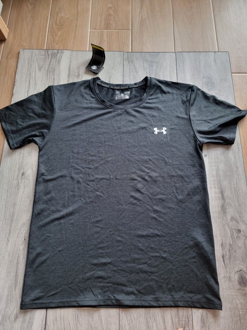 Under armour black undershirt store