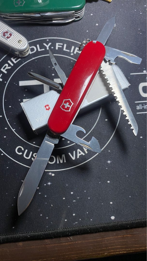 Victorinox store hiker alox