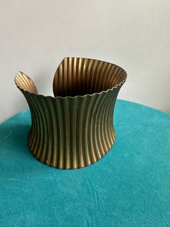 (Category: ) located in . Submitted by vintagespell (Listing ID 1262516405, Image 1). Description: .