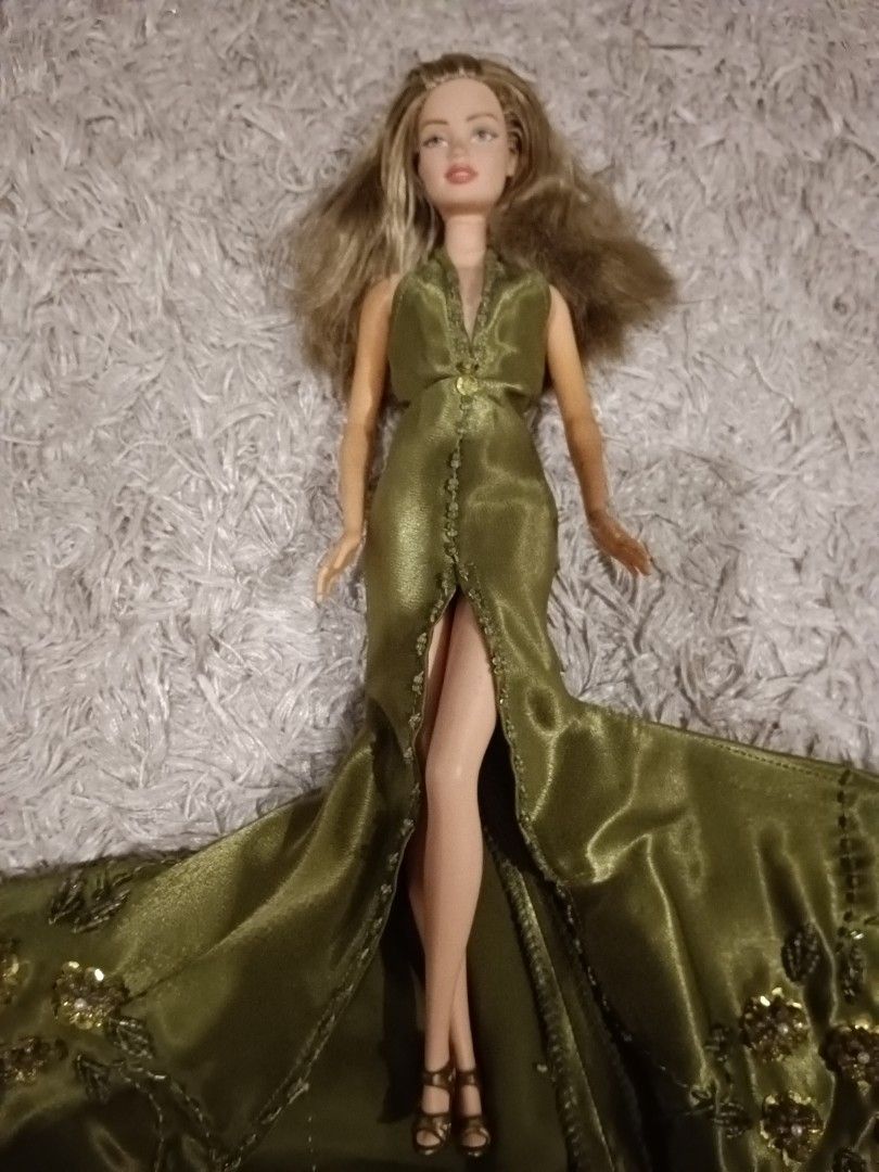 Vintage Mattel - Barbie - Green Evening Gown with long train and beads with shoes, loose, Hobbies & Toys, Toys & Games on Carousell Vintage Mattel - Barbie - Green Evening Gown with long train and beads with shoes, loose, Hobbies & Toys, Toys & Games on Carousell