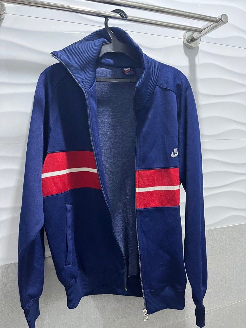Vintage Nike Jacket (Category: Coats, Jackets and Outerwear) located in Manila. Submitted by jackedbrocolli (Listing ID 1262653745, Image 3). Description: H: 24 W: 20.