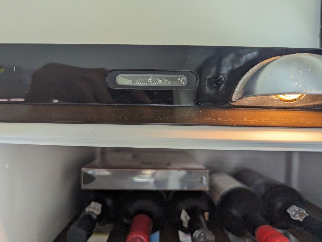 Vintec Wine Fridge, TV & Home Appliances, Kitchen Appliances, Wine