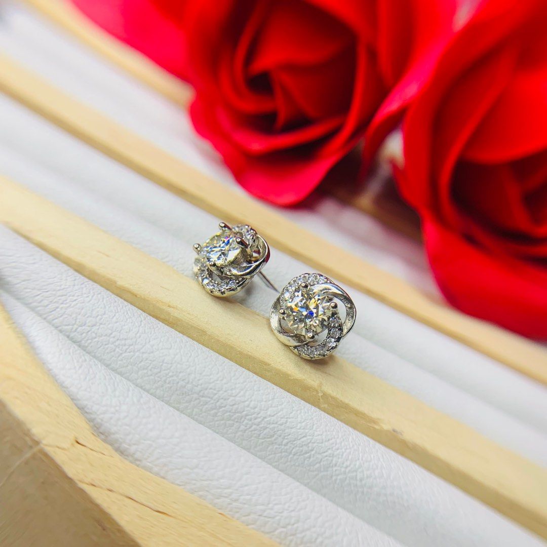 14k Yellow Gold 3-prong Round Brilliant Diamond Stud Earrings (0.5 Ct. –  RockHer.com