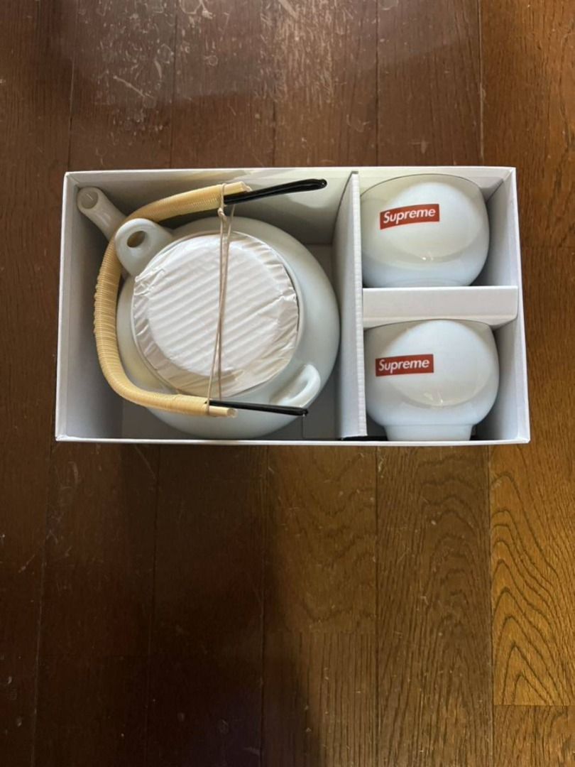 22FW Supreme Tea Set, 興趣及遊戲, 收藏品及紀念品, 明星周邊- Carousell