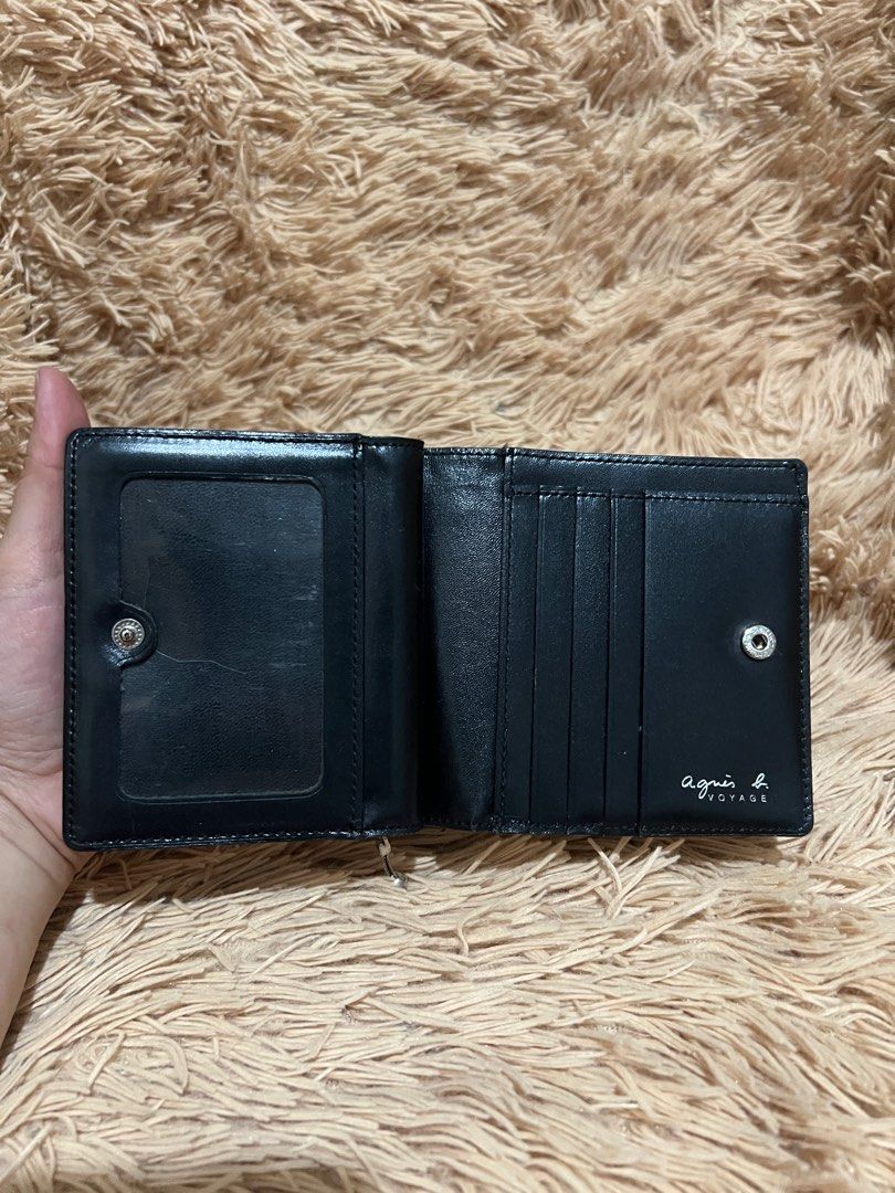 💯 Authentic Agnes B. Short Wallet (Category: Luxury Bags & Wallets) located in Paranaque City. Submitted by authentic_mj (Listing ID 1262825774, Image 3). Description: 💯 Authentic Agnes B. Short Wallet Preloved Authentic from Japan Issue: Dirt and sign of usage.