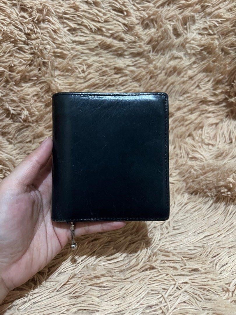 💯 Authentic Agnes B. Short Wallet (Category: Luxury Bags & Wallets) located in Paranaque City. Submitted by authentic_mj (Listing ID 1262825774, Image 2). Description: 💯 Authentic Agnes B. Short Wallet Preloved Authentic from Japan Issue: Dirt and sign of usage.